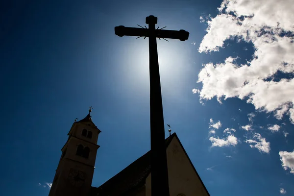 Konzept Kreuzt Die Silhouette Eines Religiösen Symbols Über Dem Himmel — Stockfoto