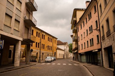 Belluno, İtalya 03 Mayıs 2019: Belluno tarihi şehir merkezi. Veneto region, Kuzey İtalya.