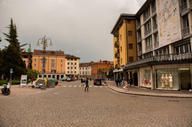 Belluno, İtalya 03 Mayıs 2019: Belluno tarihi şehir merkezi. Veneto region, Kuzey İtalya.
