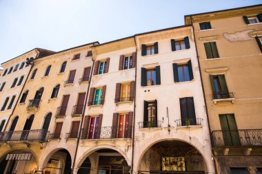 Treviso, İtalya 06 Mayıs 2019: İtalya'nın kuzeyindeki Veneto eyaletine bağlı Treviso kasabası. Treviso, İtalya'da Venedik mimarisi.