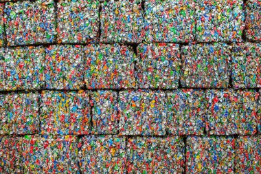 Chisinau, Moldova - 24 Mayıs 2019: Chisinau, Moldova'da çöp geri dönüşüm merkezi. Ayrı çöp toplama. Kirlilik kavramı. Çöp.