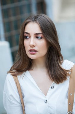 Güzel Kadın Yüz Portre Güzellik Cilt Bakım Konsepti. Doğal cilt li kadın yüzünün Moda Güzellik Modelgüzellik portresi.