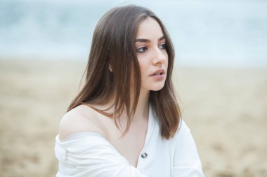 Güzel Kadın Yüz Portre Güzellik Cilt Bakım Konsepti. Doğal cilt li kadın yüzünün Moda Güzellik Modelgüzellik portresi.