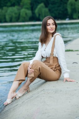 Güzel Kadın Yüz Portre Güzellik Cilt Bakım Konsepti. Doğal cilt li kadın yüzünün Moda Güzellik Modelgüzellik portresi.