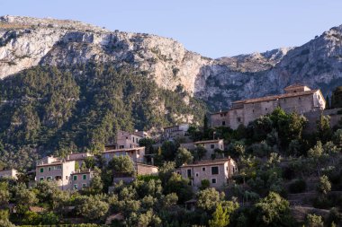 Mayorka Tramuntana dağ Balear İspanya.Beautiful köy Mallorca Deia de Deia de Deia geleneksel taş köy