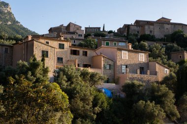 Mayorka Tramuntana dağ Balear İspanya.Beautiful köy Mallorca Deia de Deia de Deia geleneksel taş köy