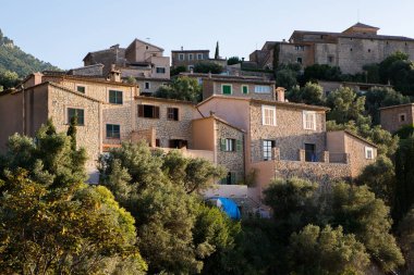 Mayorka Tramuntana dağ Balear İspanya.Beautiful köy Mallorca Deia de Deia de Deia geleneksel taş köy