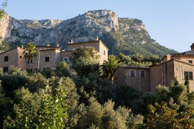 Mayorka Tramuntana dağ Balear İspanya.Beautiful köy Mallorca Deia de Deia de Deia geleneksel taş köy