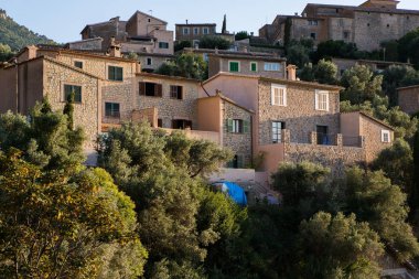 Mayorka Tramuntana dağ Balear İspanya.Beautiful köy Mallorca Deia de Deia de Deia geleneksel taş köy