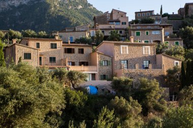 Mayorka Tramuntana dağ Balear İspanya.Beautiful köy Mallorca Deia de Deia de Deia geleneksel taş köy