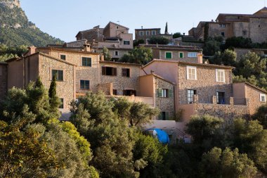 Mayorka Tramuntana dağ Balear İspanya.Beautiful köy Mallorca Deia de Deia de Deia geleneksel taş köy