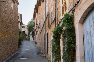 Mayorka Tramuntana dağ Balear İspanya.Beautiful köy Mallorca Deia de Deia de Deia geleneksel taş köy