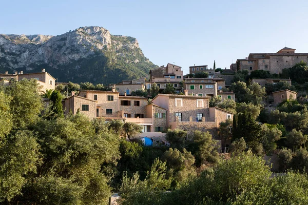 Mayorka Tramuntana dağ Balear İspanya.Beautiful köy Mallorca Deia de Deia de Deia geleneksel taş köy