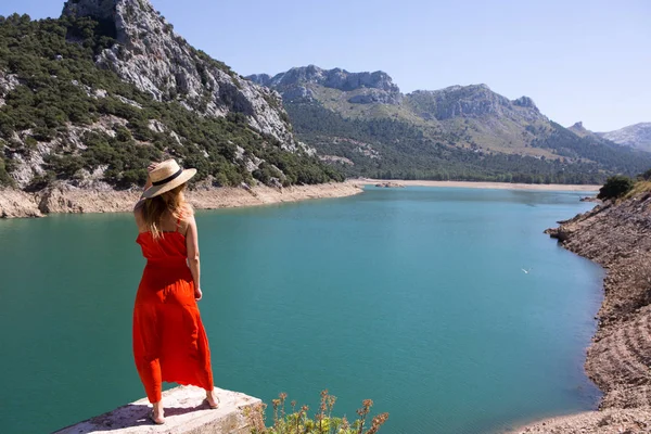 Europa Viagens Férias Divertidas Verão Mulher Dançando Liberdade Menina Turista — Fotografia de Stock