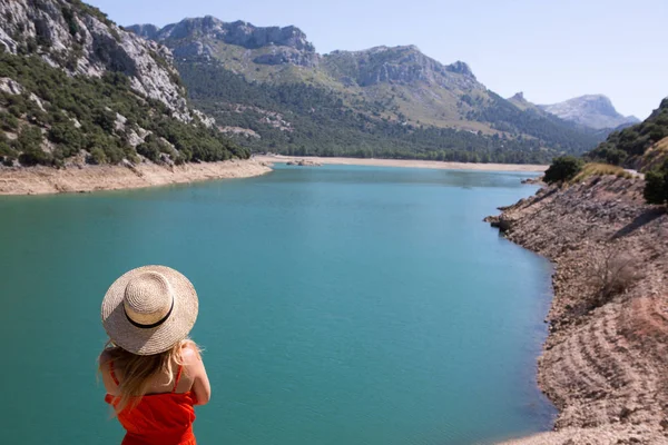 Europa Viagens Férias Divertidas Verão Mulher Dançando Liberdade Menina Turista — Fotografia de Stock