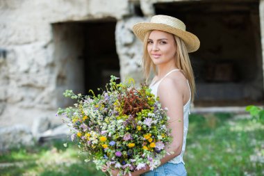 Güzel Kadın Yüz Portre Güzellik Cilt Bakım Konsepti. Doğal cilt ile kadın yüzü Moda Güzellik Modeli Güzellik portre.