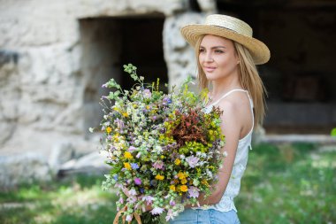 Güzel Kadın Yüz Portre Güzellik Cilt Bakım Konsepti. Doğal cilt ile kadın yüzü Moda Güzellik Modeli Güzellik portre.