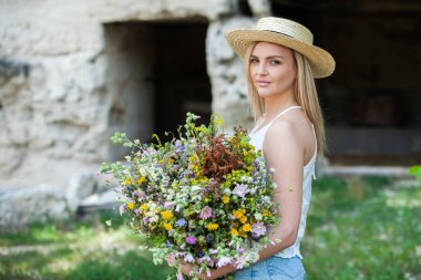 Güzel Kadın Yüz Portre Güzellik Cilt Bakım Konsepti. Doğal cilt ile kadın yüzü Moda Güzellik Modeli Güzellik portre.
