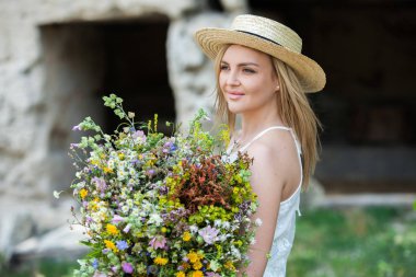 Güzel Kadın Yüz Portre Güzellik Cilt Bakım Konsepti. Doğal cilt ile kadın yüzü Moda Güzellik Modeli Güzellik portre.