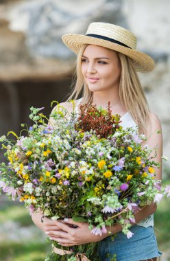 Güzel Kadın Yüz Portre Güzellik Cilt Bakım Konsepti. Doğal cilt ile kadın yüzü Moda Güzellik Modeli Güzellik portre.