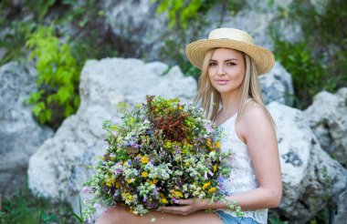 Güzel Kadın Yüz Portre Güzellik Cilt Bakım Konsepti. Doğal cilt ile kadın yüzü Moda Güzellik Modeli Güzellik portre.