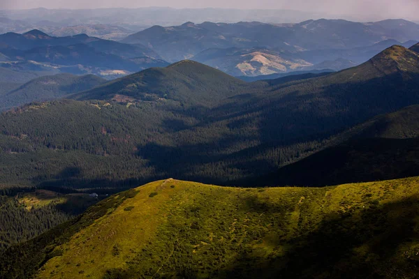 Летний Пейзаж Карпатах Вид Вершину Горы Говерла Бережливая Украинская Горная — стоковое фото