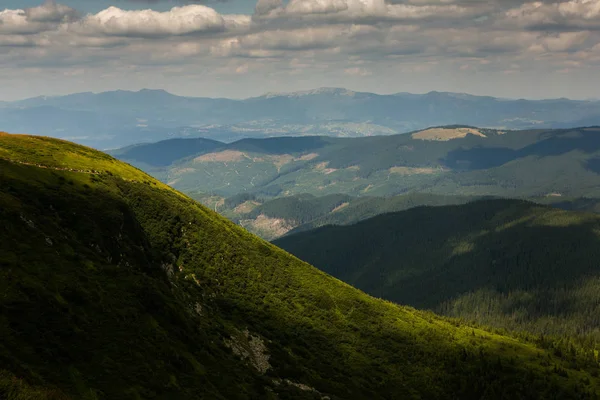 Paisaje Verano Las Montañas Cárpatas Vista Del Pico Montaña Hoverla — Foto de Stock