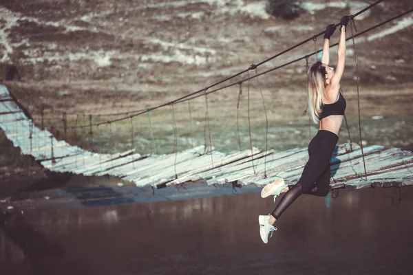 Joven Chica Deportiva Hermosa Chica Está Haciendo Ejercicio Deportes Aire —  Fotos de Stock