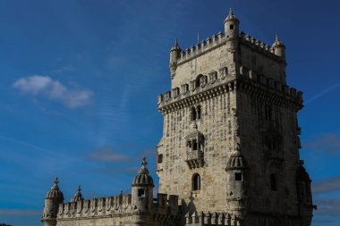 Gün batımında Belem Kulesi, Lizbon, Potugal. Avrupa 'daki Ortaçağ Şatosu. Kale