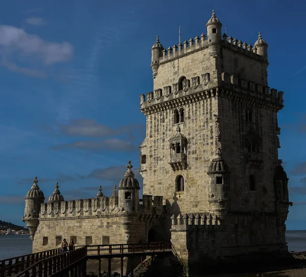 ポルトガルのリスボンの日没時にベレンの塔 中世ヨーロッパの城 — ストック写真