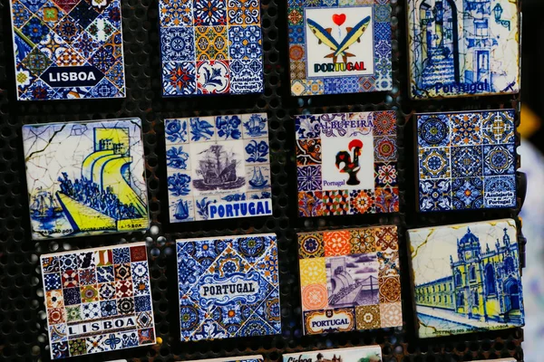 Vários Azulejos Tradicionais Portugueses Telhas Decoradas Para Venda Como Lembranças — Fotografia de Stock