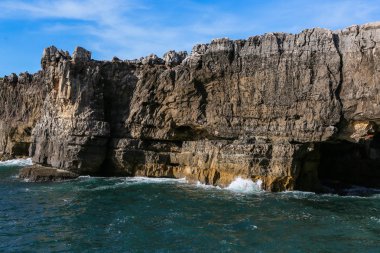 Cabo da roca, okyanus ve kayaların muhteşem manzarası. Portekiz. Atlantik Okyanusu.