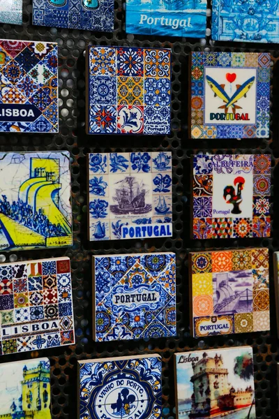 Vários Azulejos Tradicionais Portugueses Telhas Decoradas Para Venda Como Lembranças — Fotografia de Stock