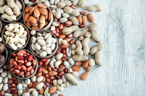 Ассорти орехов для фона миндаль, грецкий орех, кешью, фисташки, фундук, арахис, MacadamiaCollection различных сортов орехов. Состав с сухофруктами Здоровое питание. Органические.