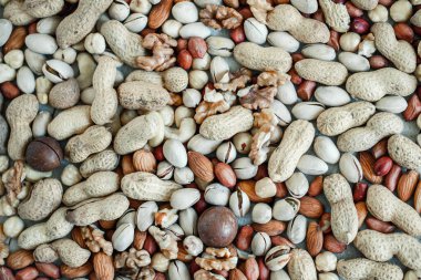 Arka plan badem, ceviz, fındık, fıstık, fındık, fıstık, fındık, fındık, fındık, fındık çeşitleri için çeşitli fındık koleksiyonu. Kurutulmuş meyveli kompozisyon sağlıklı yemek. Organik.