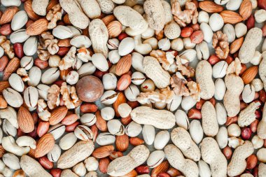 Arka plan badem, ceviz, fındık, fıstık, fındık, fıstık, fındık, fındık, fındık, fındık çeşitleri için çeşitli fındık koleksiyonu. Kurutulmuş meyveli kompozisyon sağlıklı yemek. Organik.