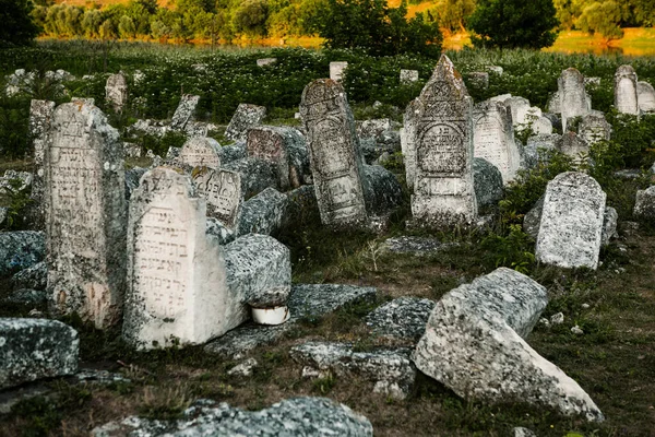 Pietre Tombali Nel Cimitero Ebraico Medievale Della Repubblica Moldova Uno — Foto Stock