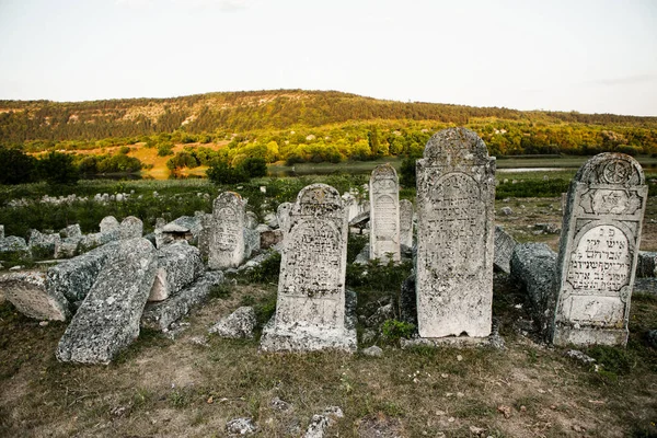 Pietre Tombali Nel Cimitero Ebraico Medievale Della Repubblica Moldova Uno — Foto Stock