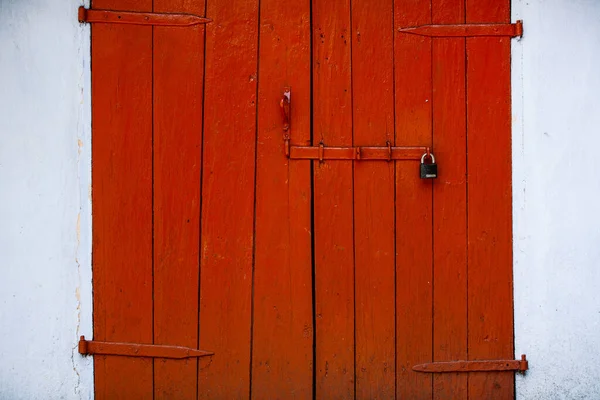 Rojo Hermoso Texturizado Puertas Viejas Madera Viejas Puertas Grandes Texturizadas — Foto de Stock