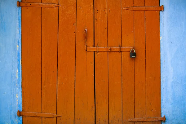Rojo Hermoso Texturizado Puertas Viejas Madera Viejas Puertas Grandes Texturizadas — Foto de Stock