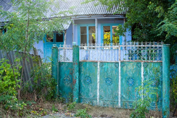 Portão Metálico Azul Rústico Envelhecido Porta Ferro Vintage Uma Casa — Fotografia de Stock