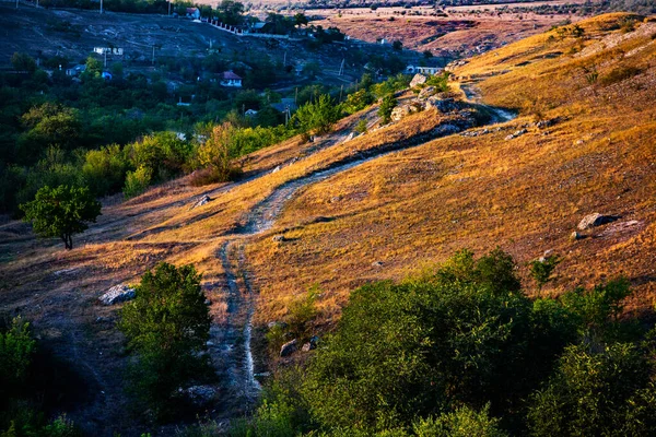 몰도바에 있는로 고예니라는 마을의 아름다운 자연의 침식되어 석회암 암석의 — 스톡 사진