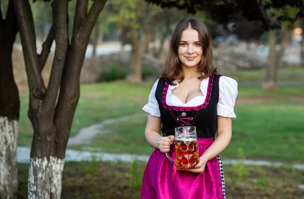 Beautiful Oktoberfest Girl Wearing Traditional Bavarian Dress Holding Beer Mugs — Stock Photo, Image