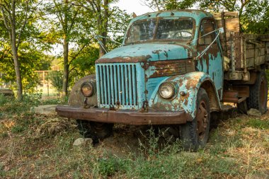 Moldova 'nın güneyindeki Valeni köyünde canlı renklerle çekilmiş geleneksel evler, yuvarlanan tepeler ve Doğu Avrupa' nın manzaralı kırsal manzaraları sergilenmektedir..
