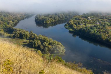 Moldova Cumhuriyeti 'nin Dinyester Nehri Kırsal Doğa' da Akan Manzarası