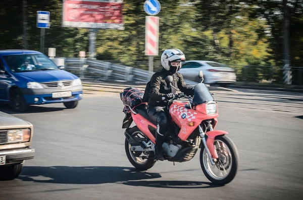 Uliyanovsk, Rosja 23. 09. 2018. Zakończenie sezonu-2018, Uljanowsk, na placu przed Akvamoll Zasviyazhie. — Zdjęcie stockowe