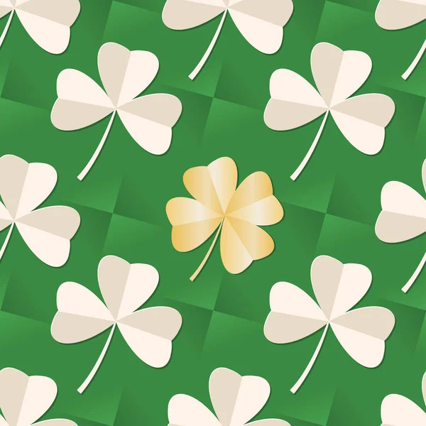 緑の背景にクローバーと聖パトリックの日のシームレスなパターンを残します。三つ葉と金の四つ葉紙クローバー. — ストックベクタ