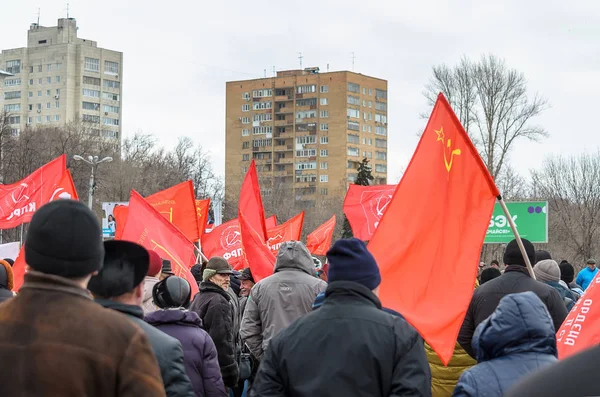 03.23.2019. Ulyanovsk, Rusia. Una reunión masiva de personas haciendo una protesta política o mostrando apoyo a una causa de protección de los derechos sociales — Foto de Stock