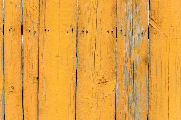 Παλιά κίτρινο ξύλινο τείχος με ραγισμένο τελαυταίας επίστρωσης, λεπτομερή φόντο φωτογραφία υφή — Φωτογραφία Αρχείου