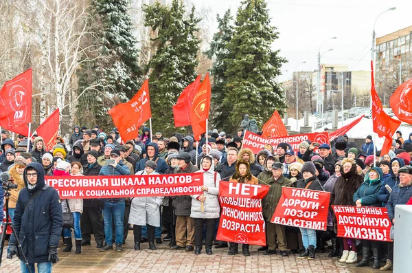 Ciudad de Ulyanovsk, Rusia, marzo 23, 2019, un mitin de comunistas contra la reforma del gobierno ruso — Foto de Stock
